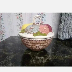 Vintage 1971 Ceramic Basket Weave Daisies Fruit Lid  Candy Dish 6" tall